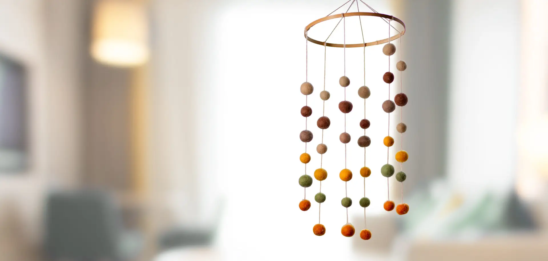 Systemische Beratung in Freising mit Mobile als Symbol für Beziehungen, Dynamiken und Gleichgewicht