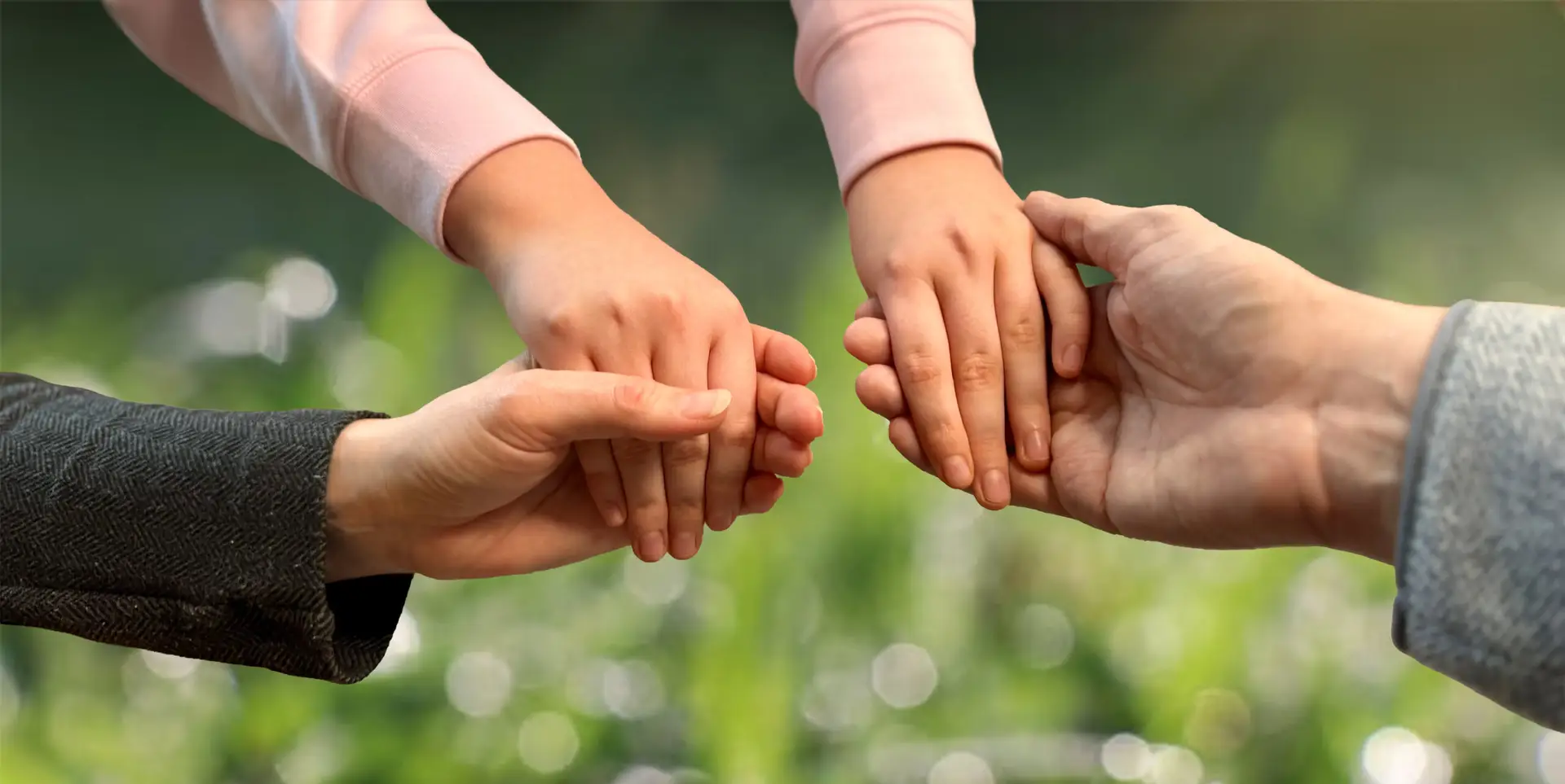 Umgangsberatung in Freising mit Kind und Eltern als Symbol für gemeinsame Verantwortung nach Trennung